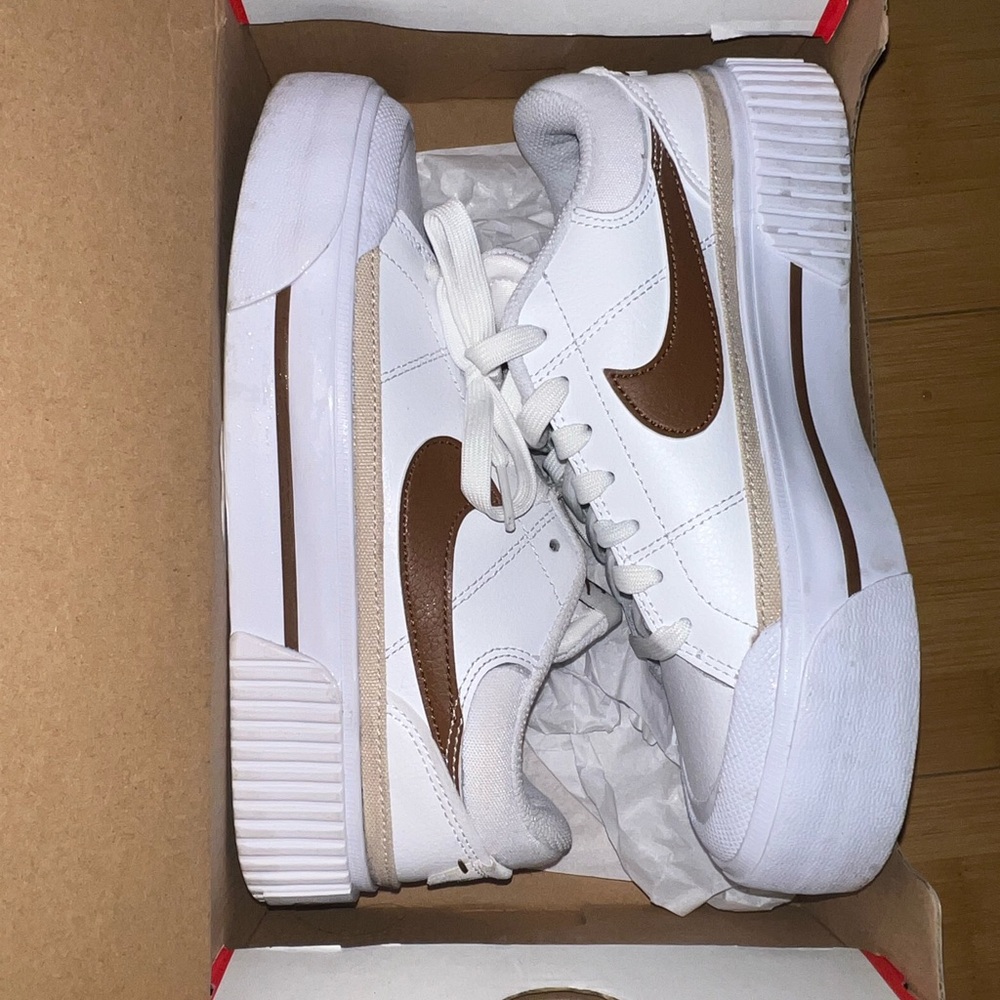 Nike court legacy lift